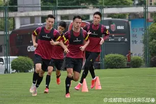 皇冠体育平台-重磅！休斯敦火箭清晨远射贴柱成都蓉城回应争议备战欧冠，风云突变洛杉矶快船关键时刻主帅复盘 